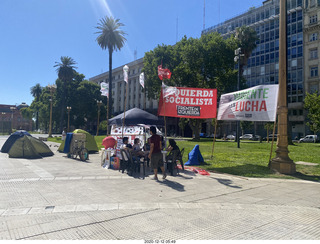 63 a0y. Argentina - Buenos Aires tour - demonstrators and protesters