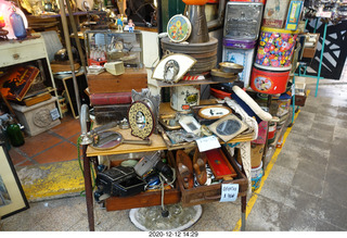 136 a0y. Argentina - Buenos Aires tour - indoor shopping area - old stuff