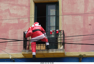 Argentina - Buenos Aires tour - santa climbing into a balcony