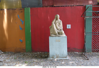 211 a0y. Argentina - Buenos Aires tour - sculpture