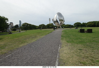 274 a0y. Argentina - Buenos Aires tour - flower sculpture