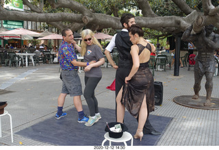 324 a0y. Argentina - Buenos Aires tour - tango dancers