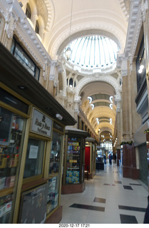 41 a0y. Argentina - Buenos Aires - shopping mall
