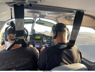 Jerome taxiing N8377W