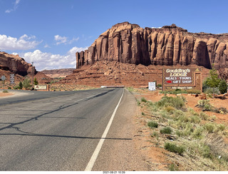 Monument Valley run - Gouldings sign