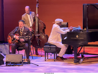 MIM concert hall - John Pizzarelli trio