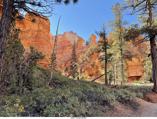 61 a18. Bryce Canyon - Peekaboo hike