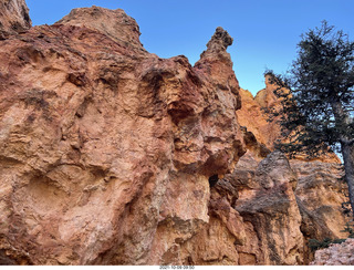 78 a18. Bryce Canyon - Peekaboo hike