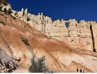 Bryce Canyon - Peekaboo hike - windows