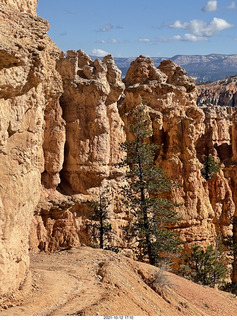 96 a18. Bryce Canyon - Peekaboo hike