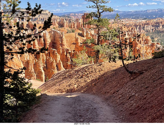 106 a18. Bryce Canyon - Peekaboo hike