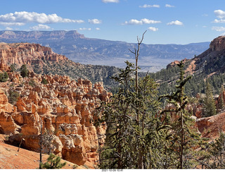 Bryce Canyon - Peekaboo hike - tunnel