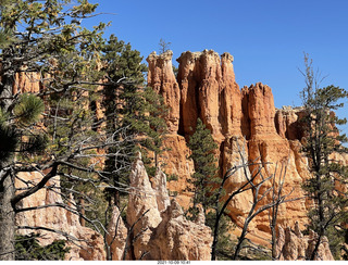 Bryce Canyon - Peekaboo hike - tunnel