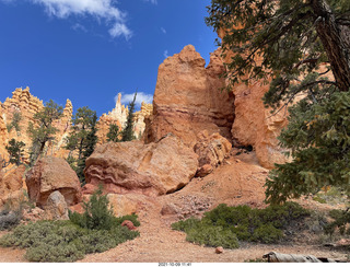 Bryce Canyon - Peekaboo hike - rock colors