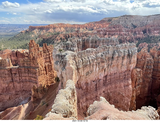 Bryce Canyon - Wall Street hike - blue cap