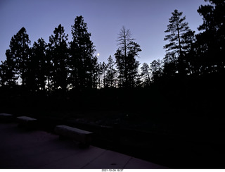 255 a18. Bryce Canyon moon