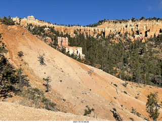 Bryce Canyon Lodge - frost on the Jeep