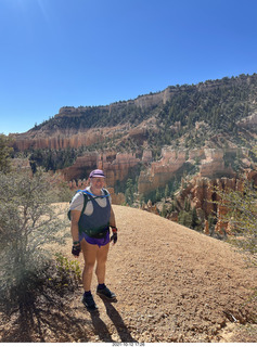 179 a18. Bryce Canyon Fairyland Trail hike - Adam