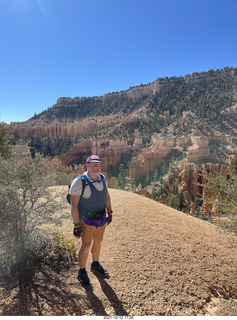 180 a18. Bryce Canyon Fairyland Trail hike - Adam