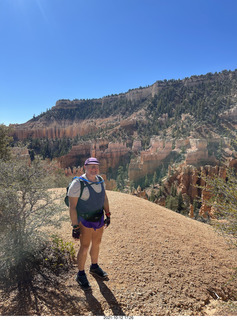 181 a18. Bryce Canyon Fairyland Trail hike - Adam