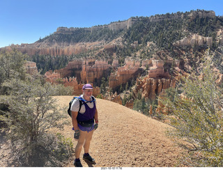 182 a18. Bryce Canyon Fairyland Trail hike - Adam