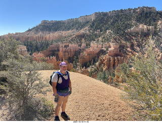 185 a18. Bryce Canyon Fairyland Trail hike - Adam