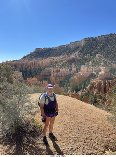 186 a18. Bryce Canyon Fairyland Trail hike - Adam