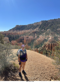 187 a18. Bryce Canyon Fairyland Trail hike - Adam