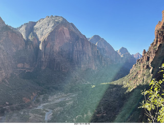 87 a18. Zion National Park - Scout Landing hike