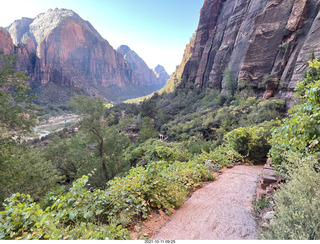 89 a18. Zion National Park - Scout Landing hike