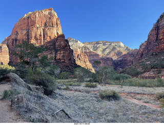 98 a18. Zion National Park - Scout Landing hike