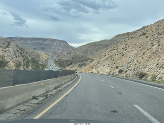 170 a18. Arizona drive on I-15, Virgin River, amazing views