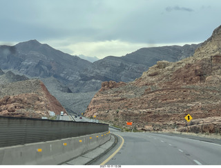 174 a18. Arizona drive on I-15, Virgin River, amazing views