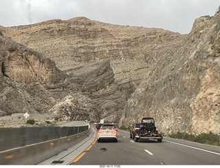 471 a18. Arizona I-15 Virgin River drive - amazing rocks and views