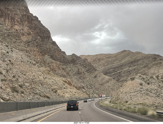 Arizona I-15 Virgin River drive - amazing rocks and views