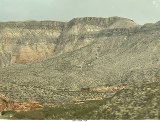 482 a18. Arizona I-15 Virgin River drive - amazing rocks and views