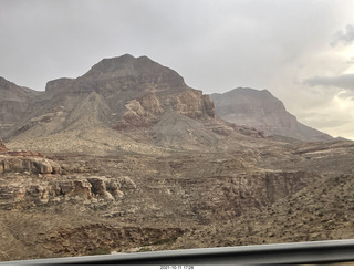 490 a18. Arizona I-15 Virgin River drive - amazing rocks and views