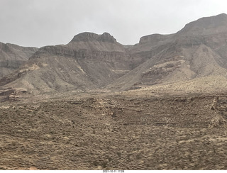 492 a18. Arizona I-15 Virgin River drive - amazing rocks and views