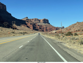 57 a19. drive to canyonlands