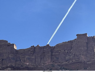 47 a19. Fisher Towers trailhead - contrail
