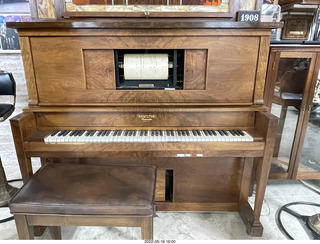 Alan Travis - old car collection - player piano