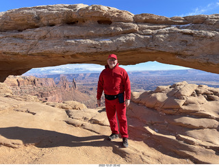 176 a1n. Utah - Canyonlands - Mesa Arch + Adam
