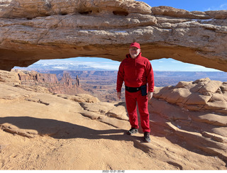 177 a1n. Utah - Canyonlands - Mesa Arch + Adam