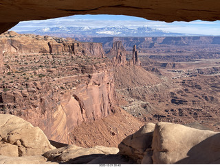 Utah - Canyonlands - Mesa Arch + Adam