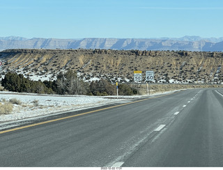 91 a1n. Utah - driving from moab to hanksville - Interstate 70 - San Rafael Reef
