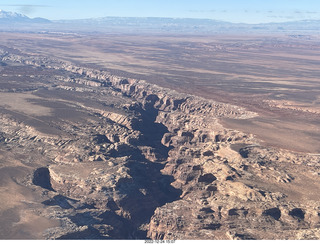 27 a1n. aerial - Canyonlands (Green River side)