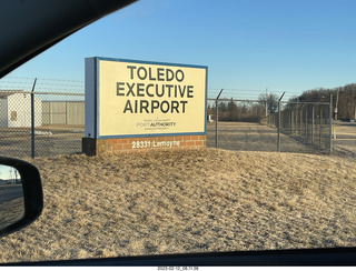 Toledo Executive Airport sign
