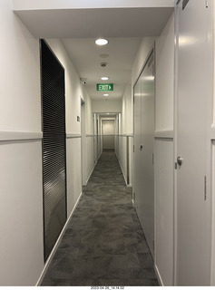 97 a1s. New Zealand - Auckland - Harbor Suites hotel hallway