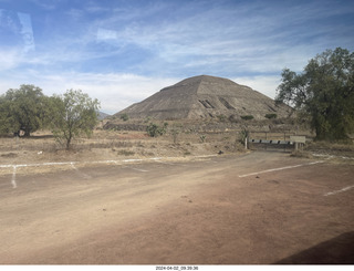 drive to Teotihuacan