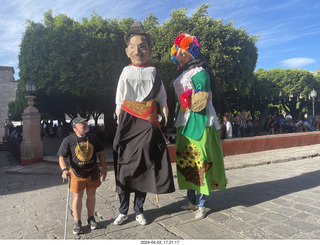 92 a24. San Miguel de Allende - Adam and tall people